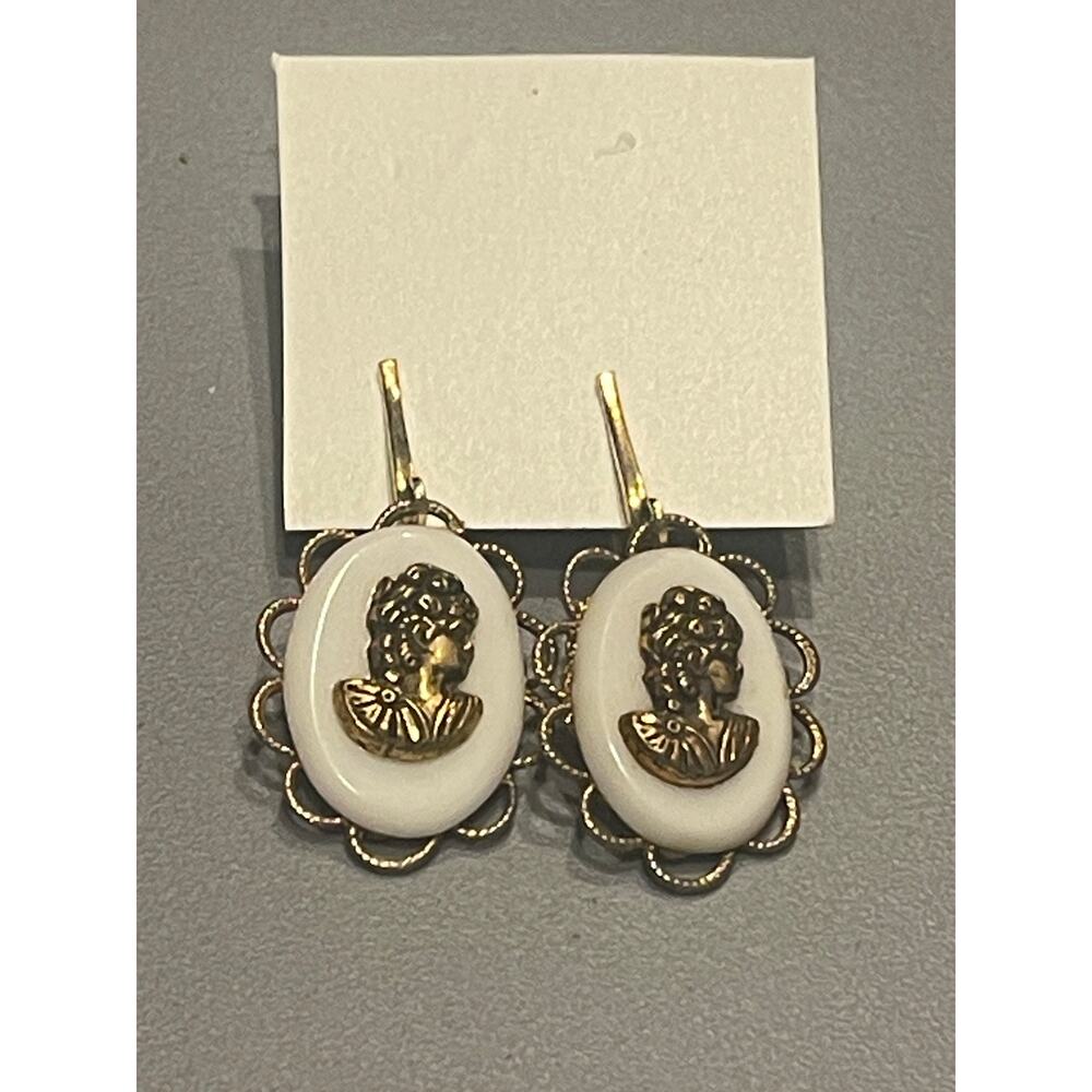 Vintage Cameo Silhouette Clip On Gold and White Earrings